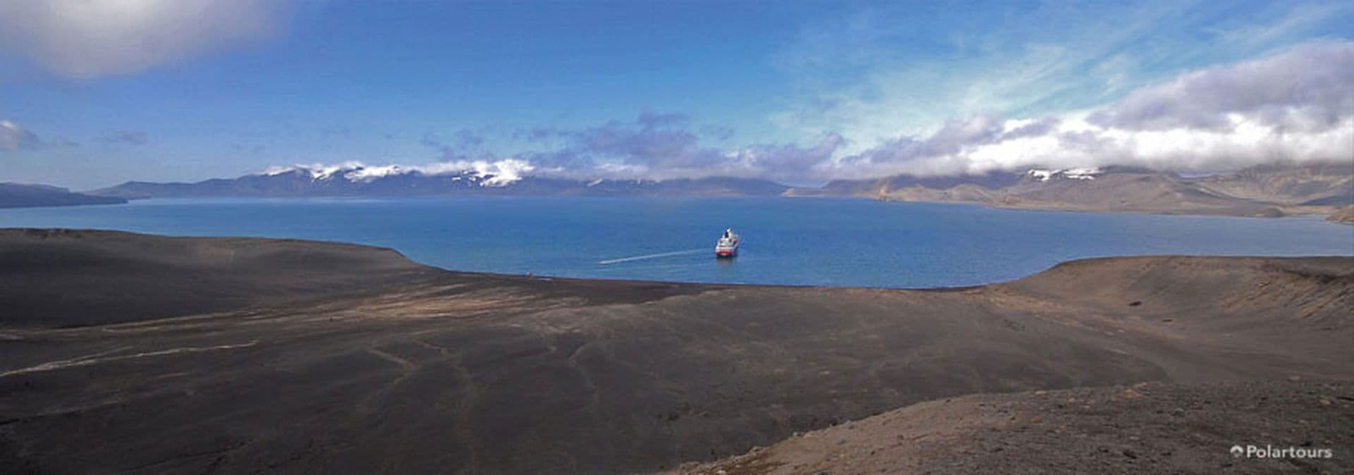 Telefon Bay on Deception Island