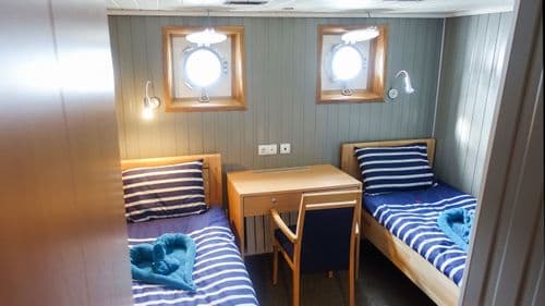Twin porthole ms sjoveien
