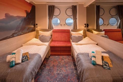 Twin Porthole Hondius