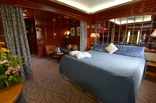 Island sky window suite