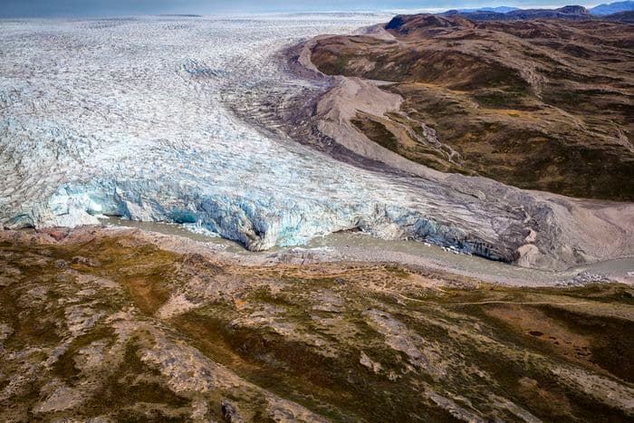 Albatros Expedition wake of Eric the red